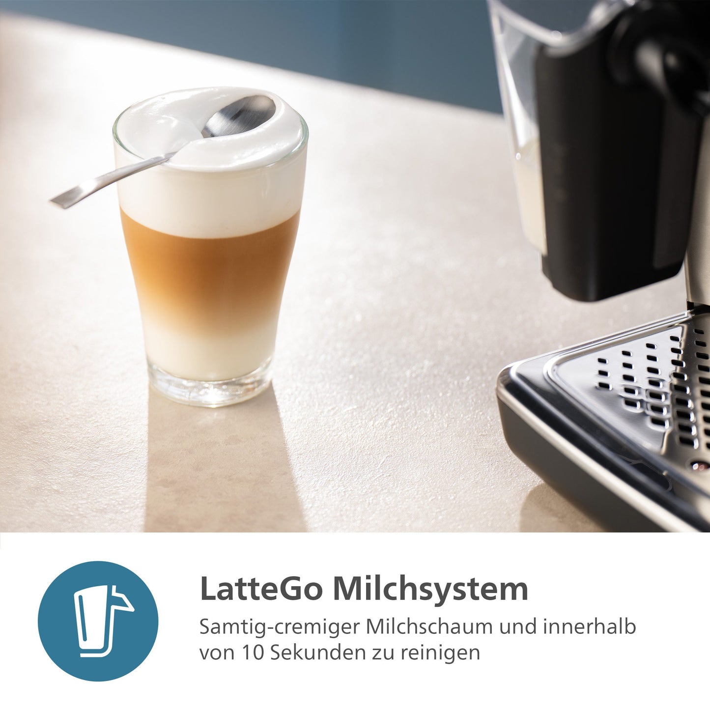 Kaffeevollautomat EP5544/50 5500 Series– LatteGo Milchsystem, 20 Kaffeespezialitäten (heiß oder eisgekühlt), SilentBrew, QuickStart, Grau
